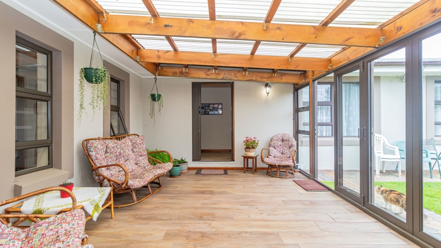 6 Bedroom Property for Sale in Aalwyndal Western Cape
